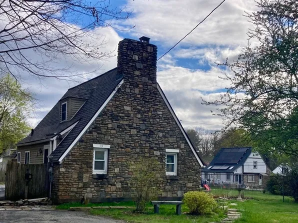 13 Harwood St, Oxford, MA 01540