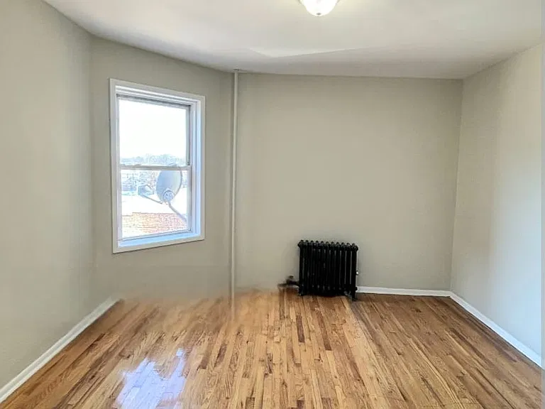 76 N 9th St #10A — photo 4 of 4