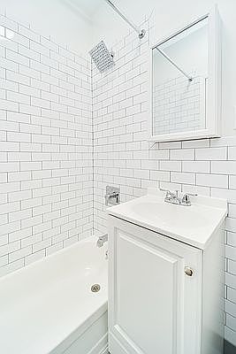 5th image of 324 E 74th St APT 4A