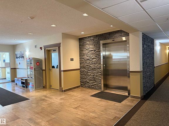 4th image of 2 Augustine Cres Unit 1105