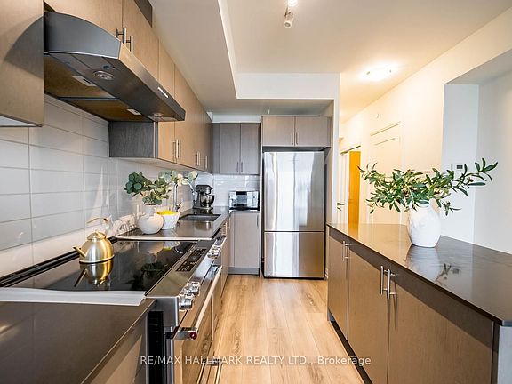 5th image of 8960 Jane St #1706