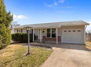 11908 Kentwood Dr, Maryland Heights, MO 63043