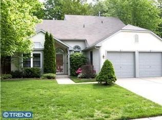 24 Fox Hollow Ln, Sicklerville, NJ 08081