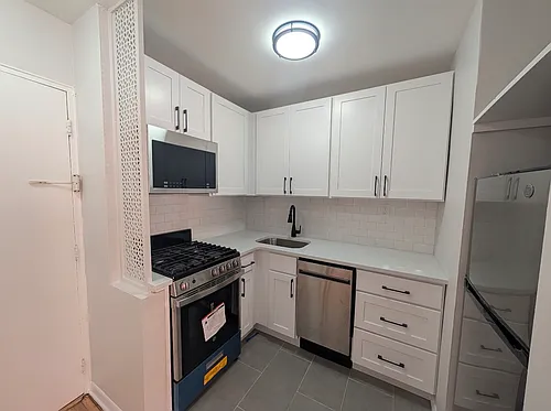 450 Lincoln Ave Photo 1