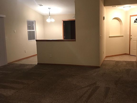 4th image of 1604 Hickory Ln