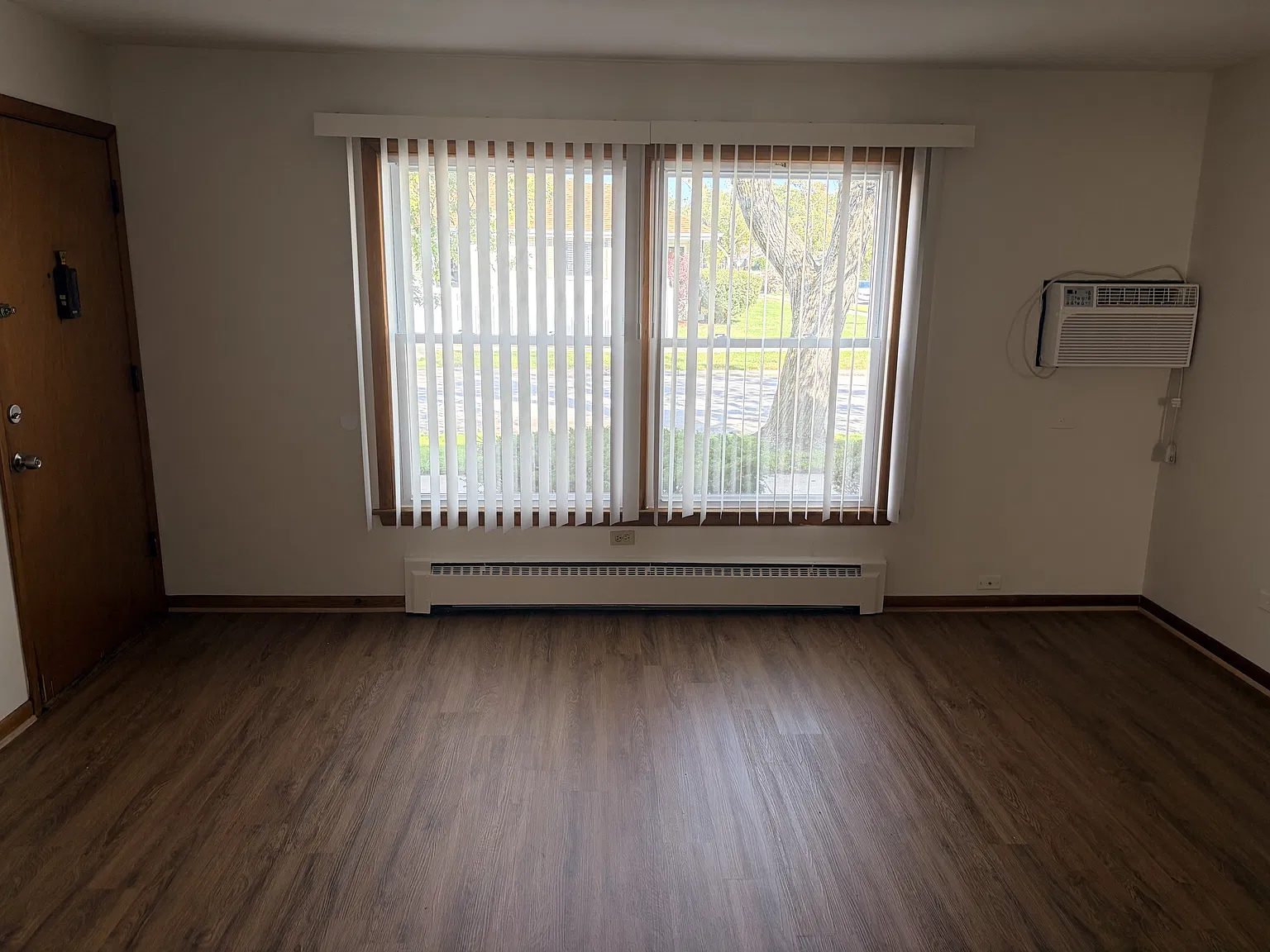 2 bed, 900 sqft, $1,500 — Photo 2