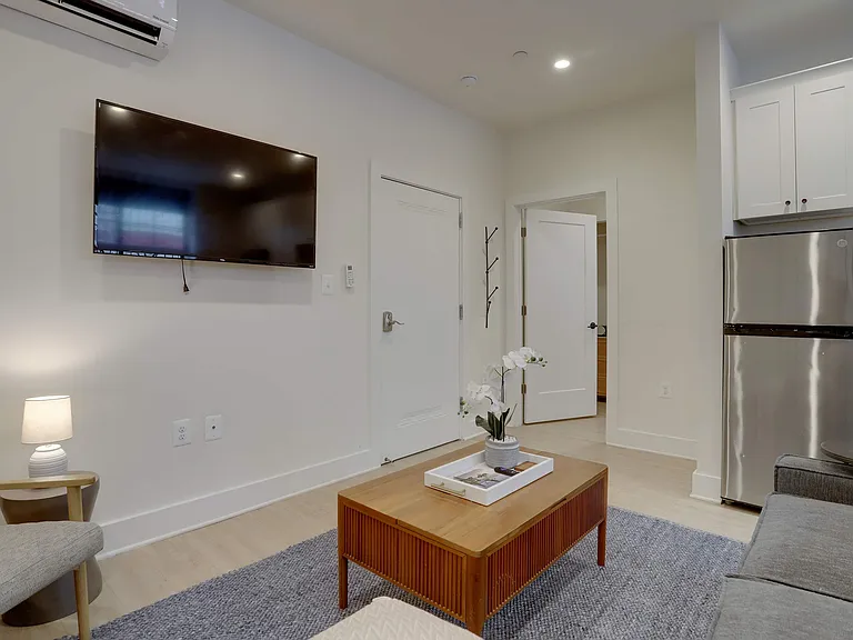 712 G St SE #B1 — Photo 13