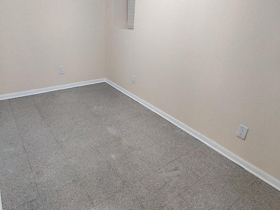 3rd image of 5512 N Mont Clare Ave #G