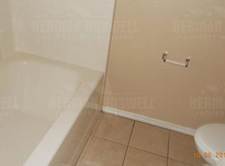 808 Lost Forest Dr, Arlington, TX 76011