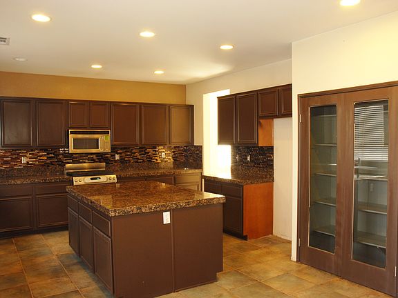 Kitchen/Pantry/Back Splash