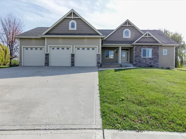 330 Georgetown Pl, Norwalk, IA 50211