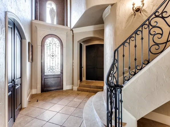 1608 River Crest Ct, Fort Worth, TX 76107