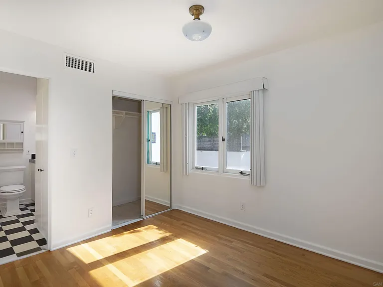 409 Dunemere Dr — Photo 7