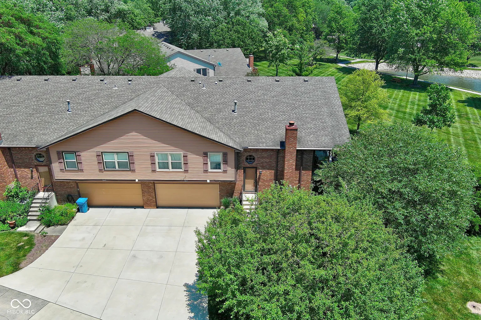 7467 Prairie Lake Dr photo 1
