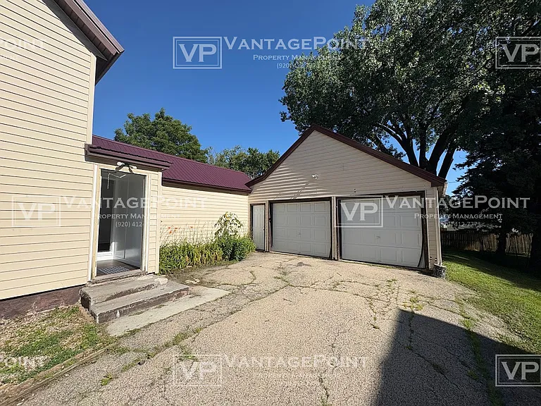 513 E Quincy St — Photo 3