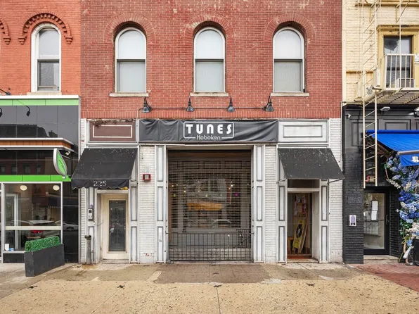225 Washington Street image 2 of 15
