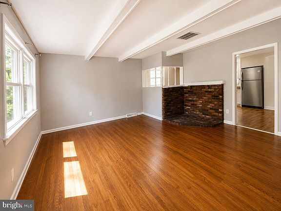 5th image of 1347 Jackson Ave