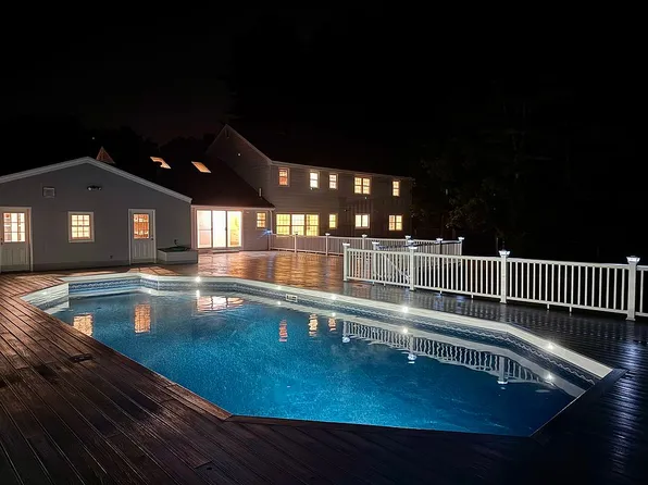 2 Regina Rd, Portsmouth, NH 03801