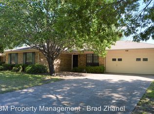 107 Deerwood Ln, Waxahachie, TX 75165