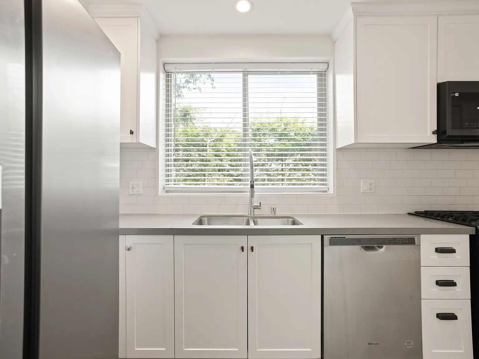 2 bed, 1200 sqft, $3,695 — Photo 4