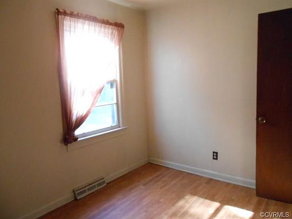 5th image of 219 W 3rd St