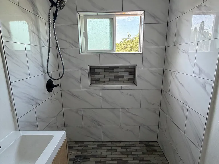 2642 Grand Ave — Photo 11