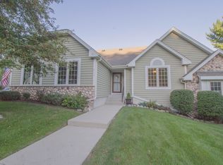 215 Endfield Cir, Waukesha, WI 53186