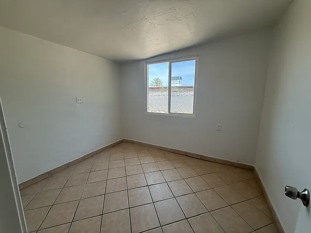 5144 S 11th Ave — Photo 7