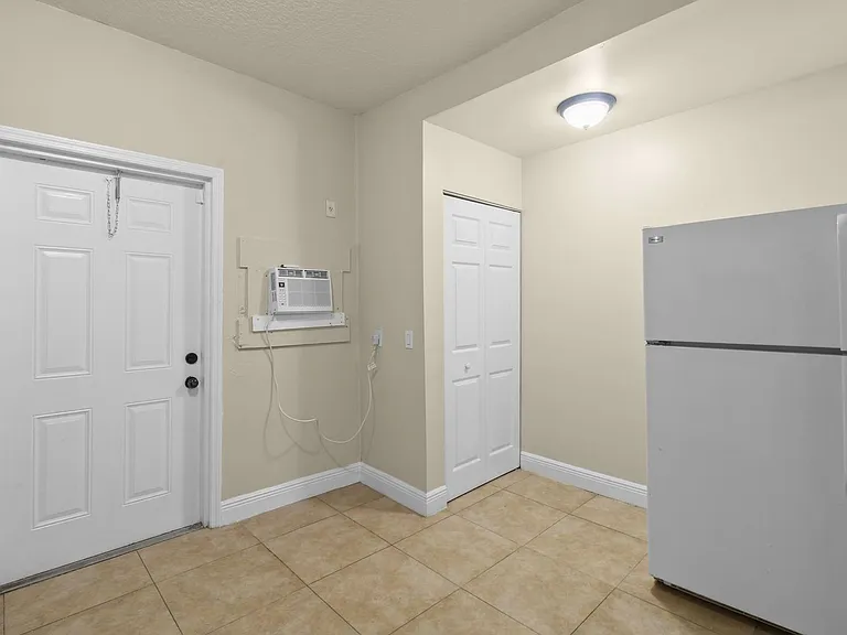3721 Henry Ave — Photo 5