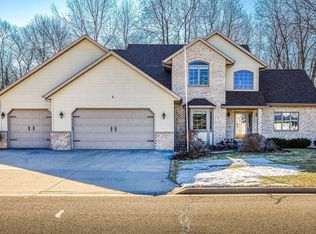 1562 Whitetail Dr, Neenah, WI 54956