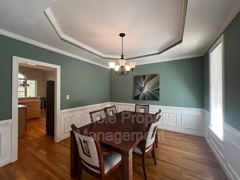 1004 Melville Ln — Photo 5