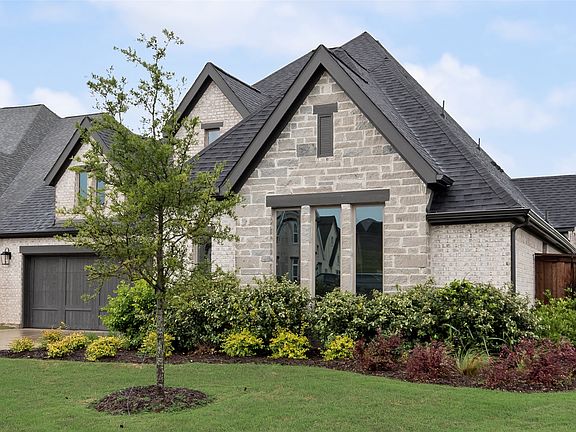 2nd image of 2442 Sibley Dr
