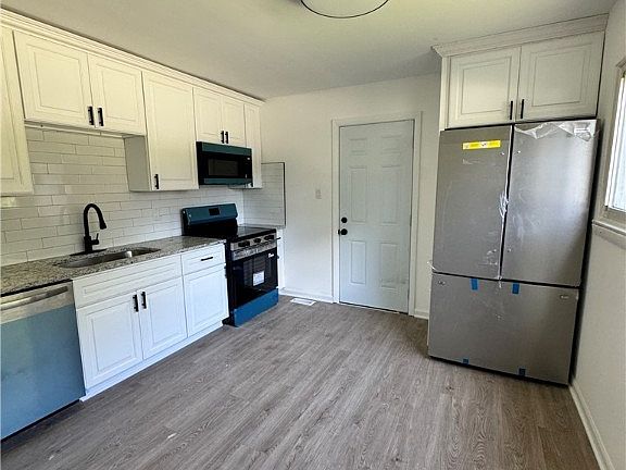4th image of 529 Longfellow Ave