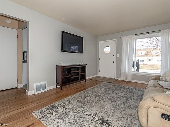 5th image of 29146 Edgewood Dr