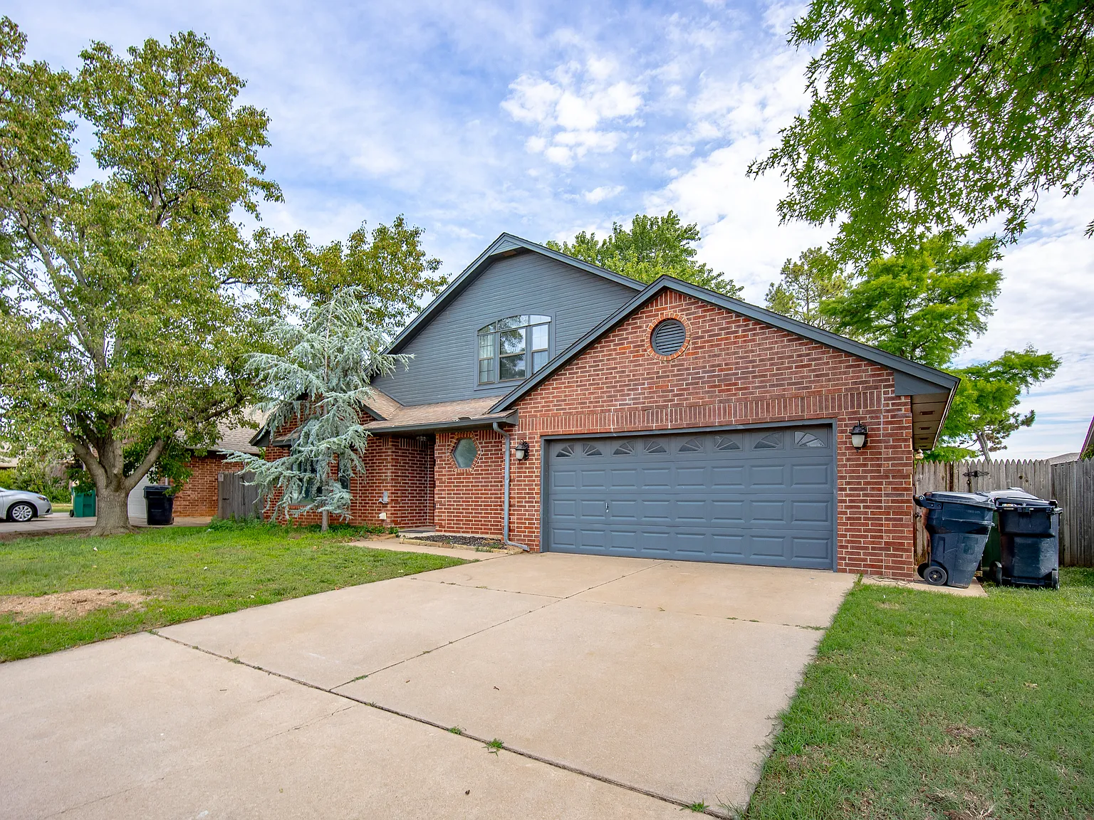 3 bed, 2.5 bath, 1886 sqft, $2,065 — Photo 3
