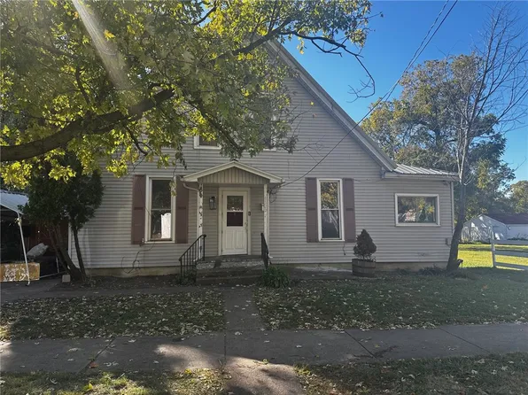 1320 Jackson Ave, Charleston, IL 61920