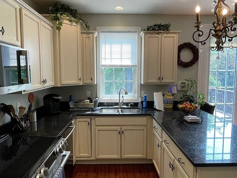574 E Vanderbilt Dr — Photo 9