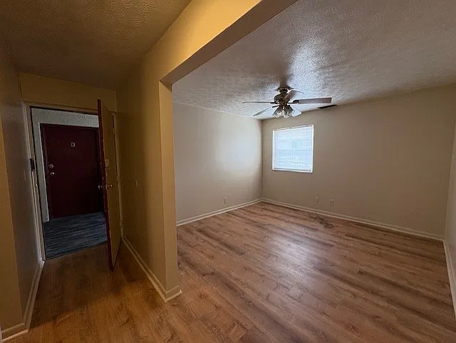 3 bed, 1100 sqft, $1,900 — Photo 2