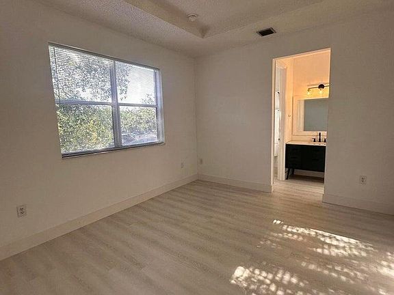 4th image of 2266 NE 42nd Avenue