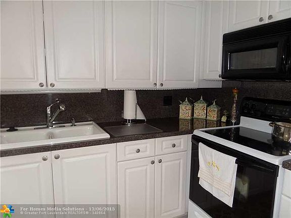 5th image of 3057 Lyndhurst N #3057
