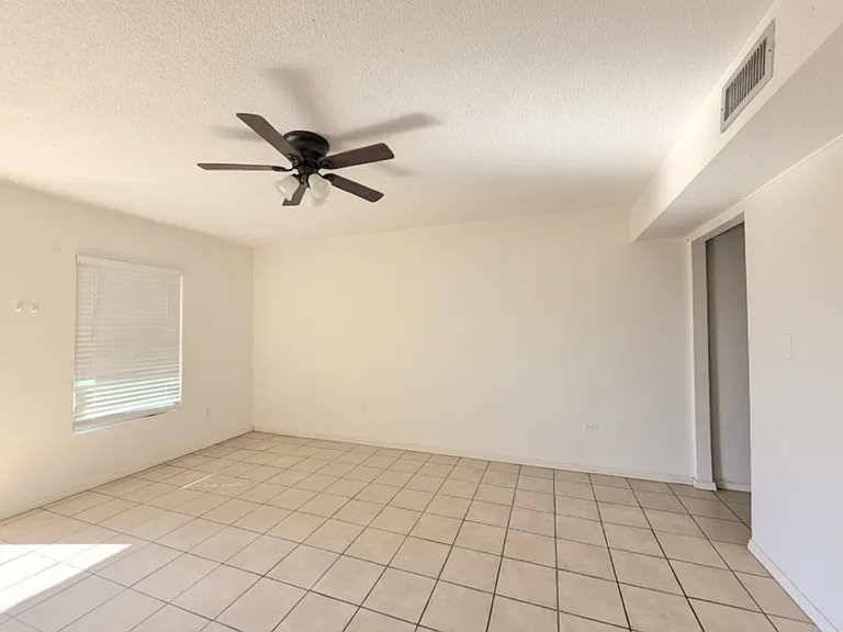 1811 Perkins Ave #7 — Photo 2