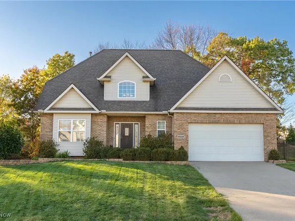 3212 Deborah Ct, Uniontown, OH 44685