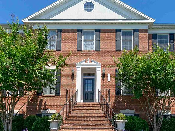 3rd image of 135 York Pl