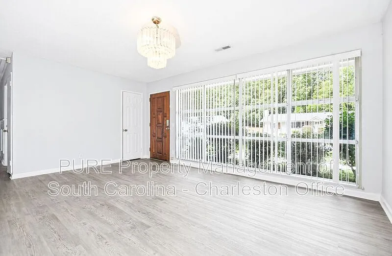 3 bed, 2.0 bath, 1600 sqft, $3,350 — Photo 4