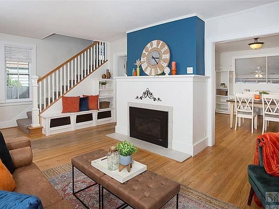 4th image of 208 Avenue D