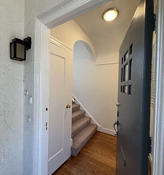 1249 S Tremaine Ave — Photo 2