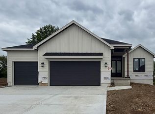 24915 W 112th St, Olathe, KS 66061