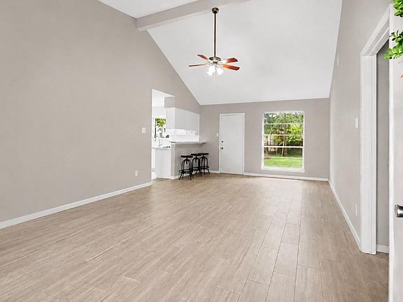 5th image of 426 Eastwood Dr