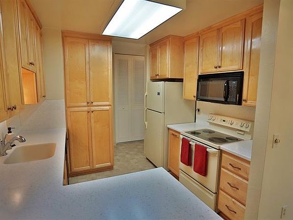 3rd image of 1720 Halford Ave APT 322