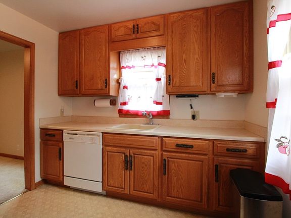 5th image of 104 N Pine St